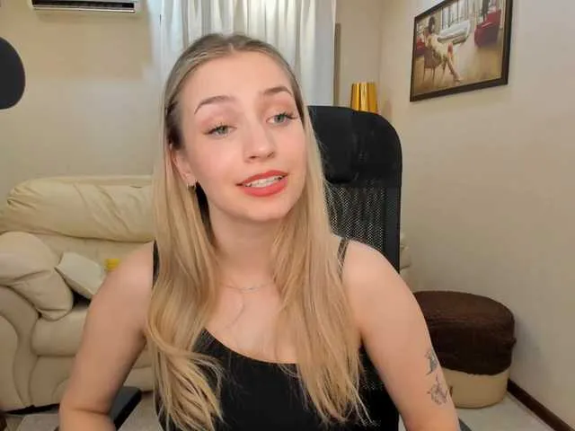 Live sex webcam photo for SaraParK #277966397