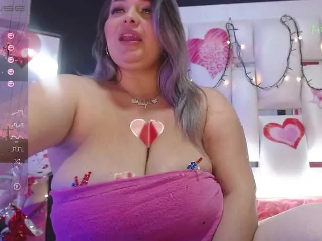 Live sex webcam photo for SaraReyes #272412458
