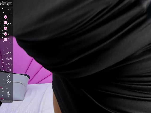 Live sex webcam photo for SaraRioz #275897836