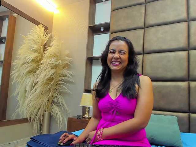 Live sex webcam photo for SaraRioz #276076521