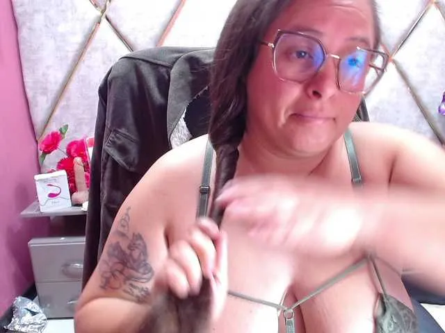 Live sex webcam photo for SaraThonson #293152825