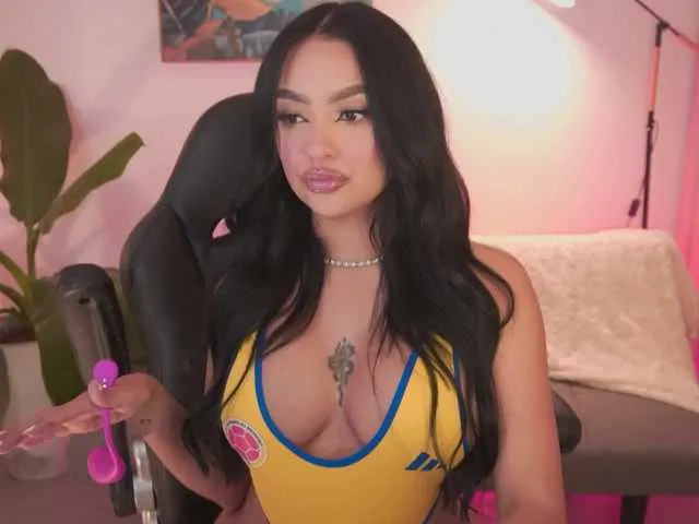 Live sex webcam photo for SaraWinstone1 #293812855