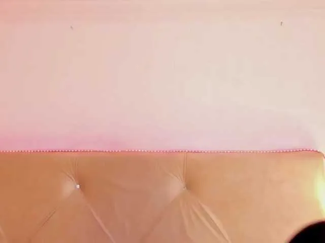 Live sex webcam photo for Saraa10 #275594246