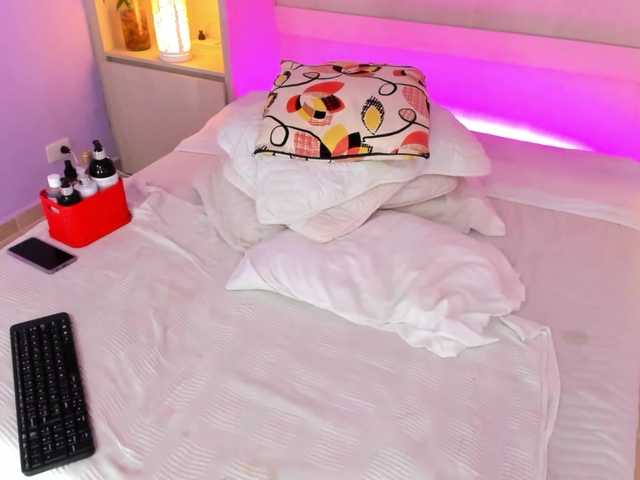 Live sex webcam photo for SaraaThompson #276112843