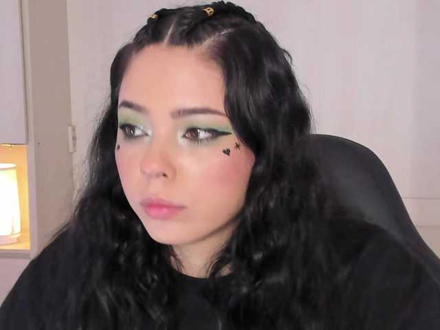 Live sex webcam photo for SaraaThompson #276457419