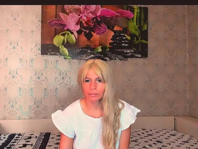 Live sex webcam photo for Saragrend1 #275021598