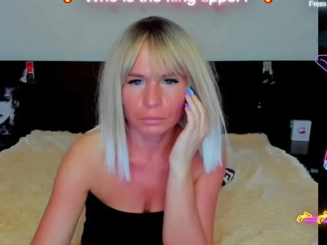 Live sex webcam photo for Saragrend1 #275631936