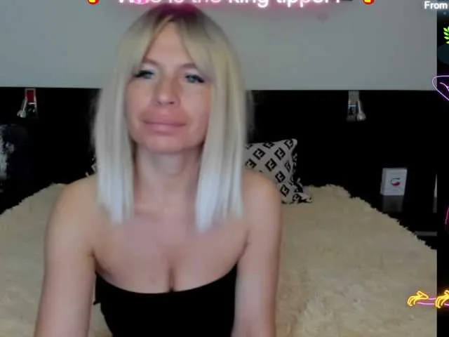 Live sex webcam photo for Saragrend1 #275725217