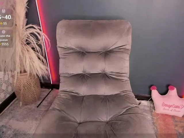 Live sex webcam photo for Sarah2Colliins #290392181