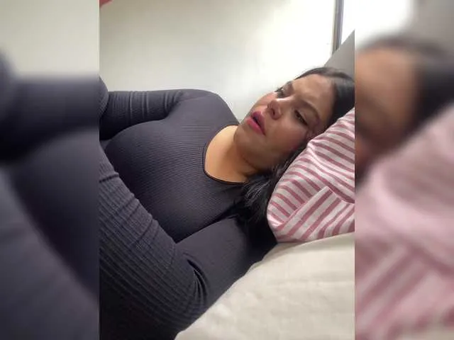 Live sex webcam photo for Sarah2Colliins #290434009