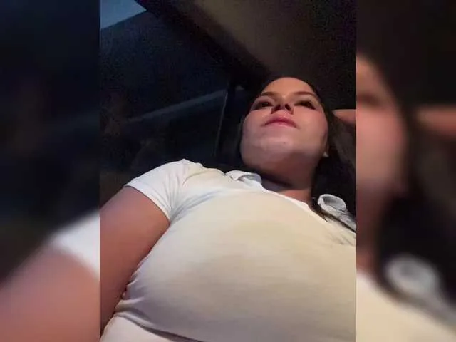 Live sex webcam photo for Sarah2Colliins #290450515
