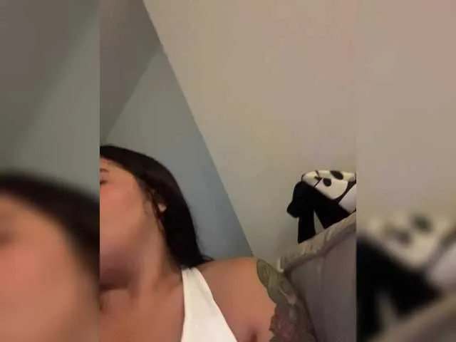 Live sex webcam photo for Sarah2Colliins #290538997