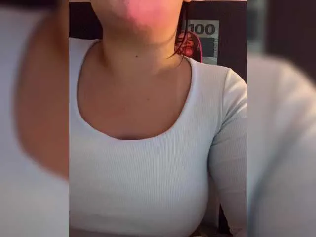 Live sex webcam photo for Sarah2Colliins #290687967