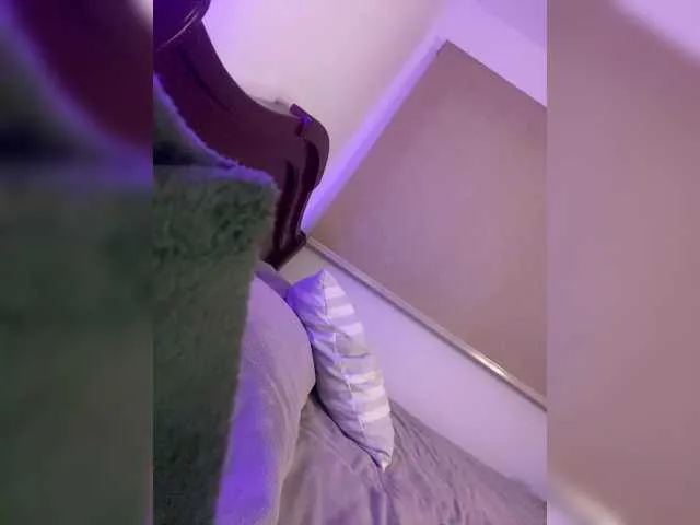 Live sex webcam photo for Sarah2Colliins #291640083