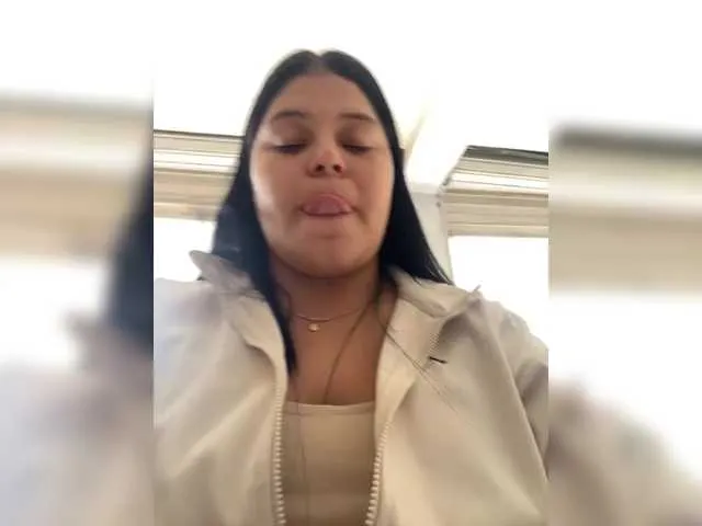 Live sex webcam photo for Sarah2Colliins #291664580