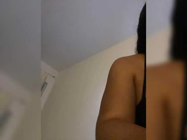 Live sex webcam photo for Sarah2Colliins #291951823