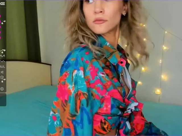 Live sex webcam photo for SarahCarbini #274001794
