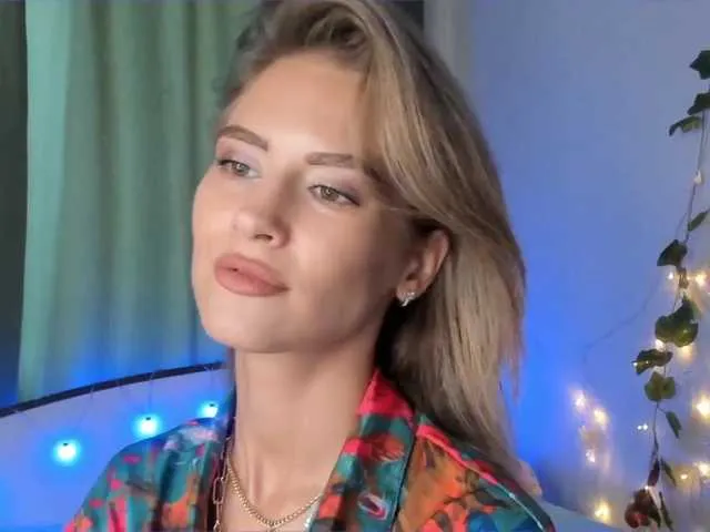 Live sex webcam photo for SarahCarbini #274122705