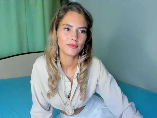 Live sex webcam photo for SarahCarbini #274133689