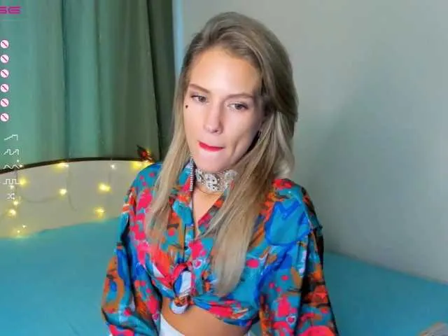 Live sex webcam photo for SarahCarbini #274183887