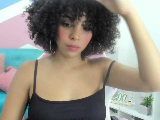 Live sex webcam photo for SarahCollin #276827884