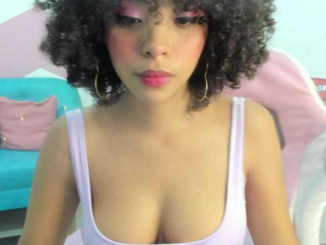 Live sex webcam photo for SarahCollin #276840762