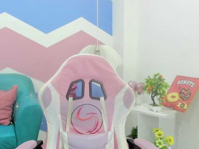 Live sex webcam photo for SarahCollin #276854194