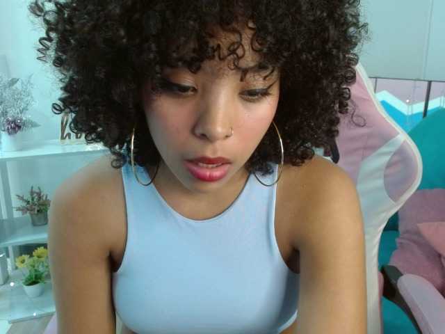 Live sex webcam photo for SarahCollin #277057711