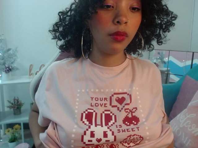 Live sex webcam photo for SarahCollin #277061756