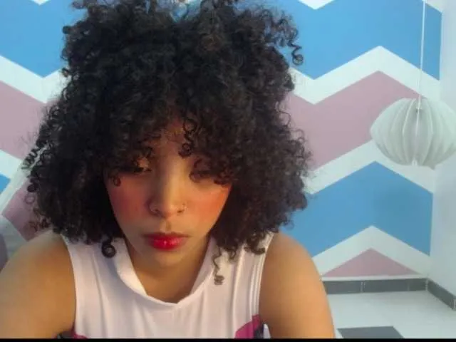 Live sex webcam photo for SarahCollin #277101468