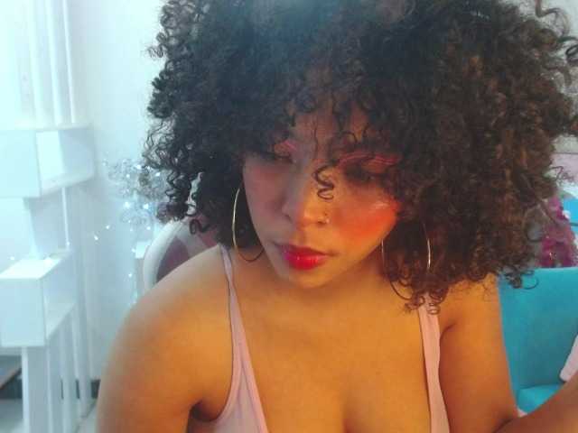 Live sex webcam photo for SarahCollin #277134949