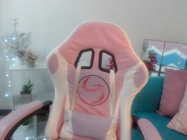 Live sex webcam photo for SarahCollin #277155287