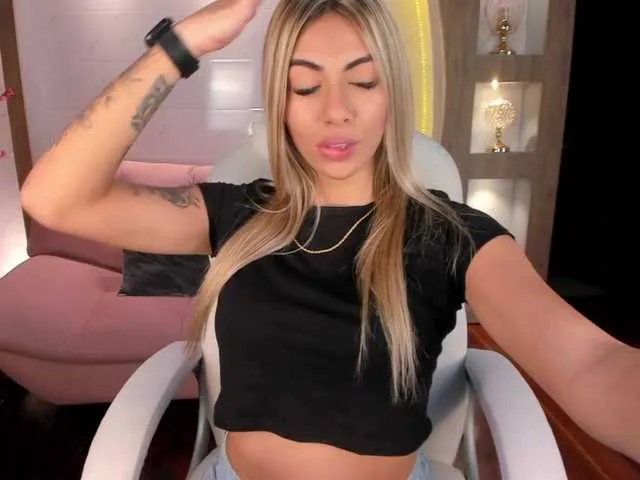 Live sex webcam photo for SarahPrestonX #271793730