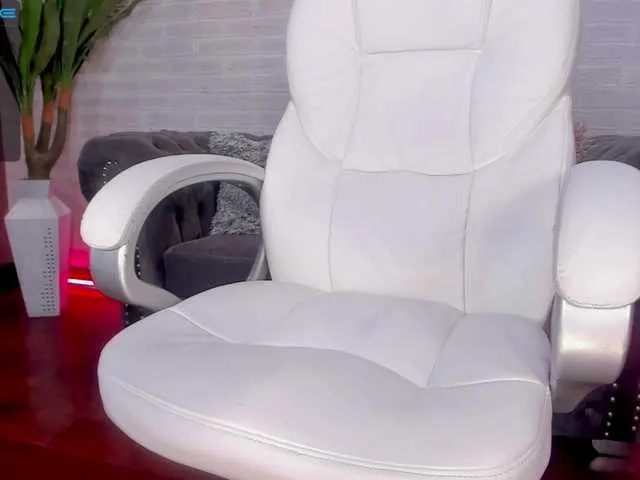 Live sex webcam photo for SarahPrestonX #272655946