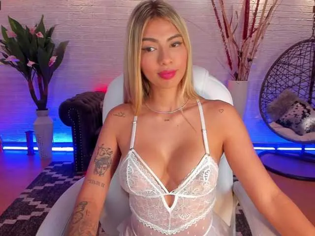 Live sex webcam photo for SarahPrestonX #273523319