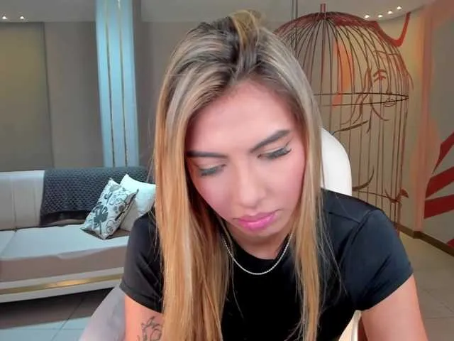 Live sex webcam photo for SarahPrestonX #273790476