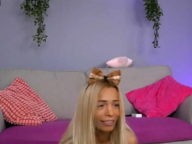 Live sex webcam photo for SarahRaynex #291251739