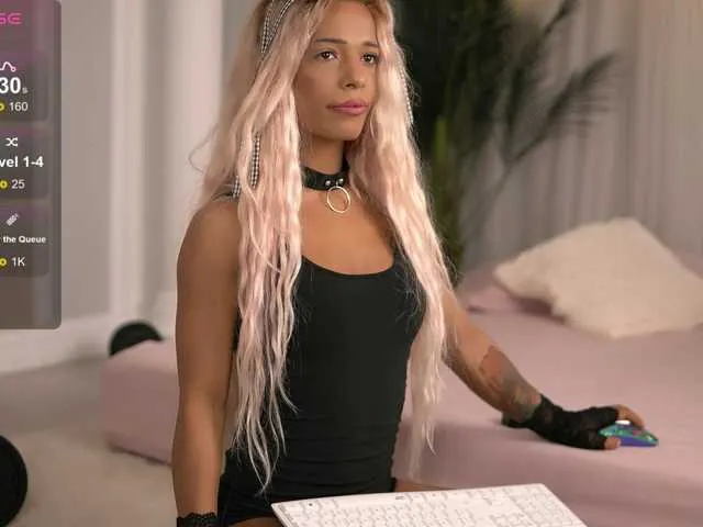 Live sex webcam photo for SarahRaynex #291485986