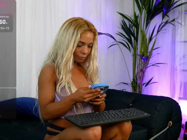 Live sex webcam photo for SarahRaynex #291758982