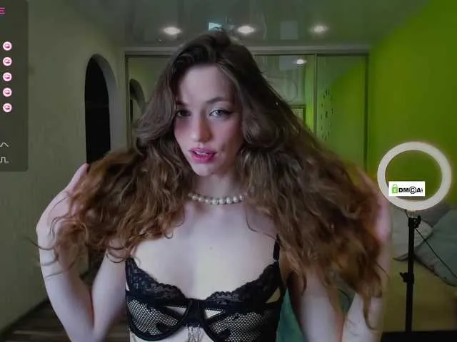 Live sex webcam photo for SarahSupershy #277411705