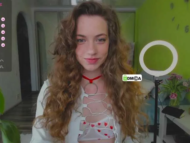 Live sex webcam photo for SarahSupershy #277496002