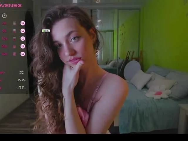 Live sex webcam photo for SarahSupershy #277543949