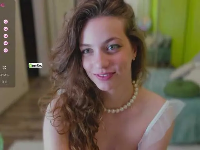 Live sex webcam photo for SarahSupershy #277564563