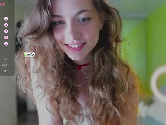 Live sex webcam photo for SarahSupershy #277571396