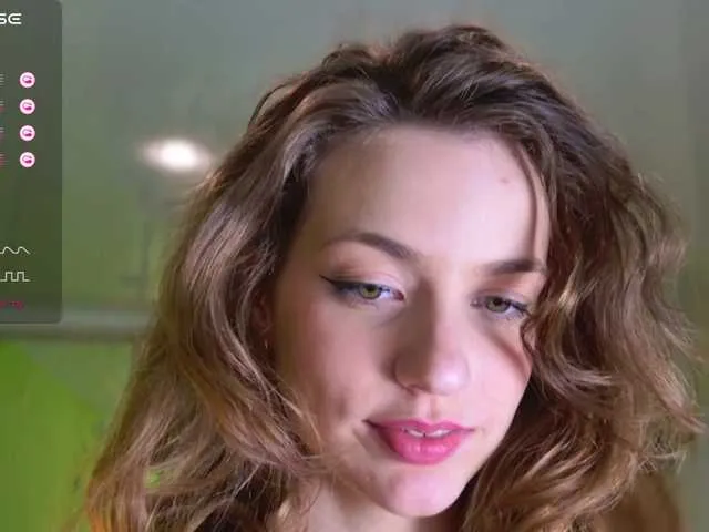 Live sex webcam photo for SarahSupershy #277623891