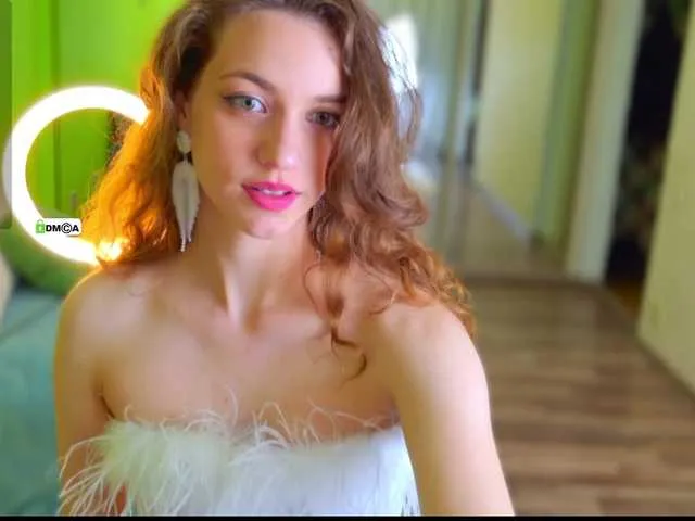 Live sex webcam photo for SarahSupershy #277699266