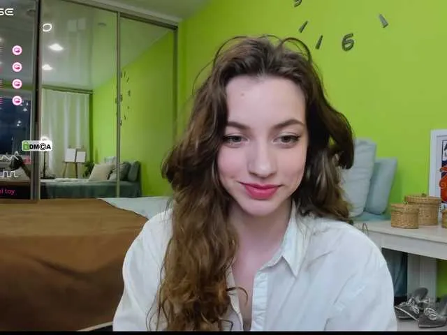 Live sex webcam photo for SarahSupershy #277914757