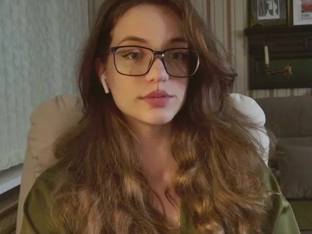 Live sex webcam photo for SarahSupershy #290993334