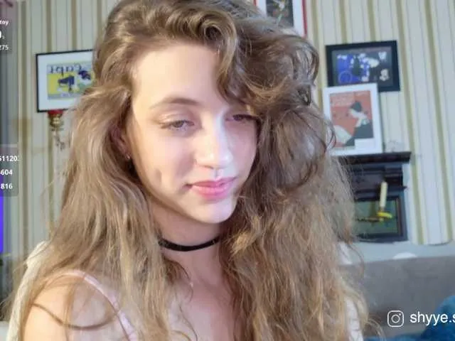 Live sex webcam photo for SarahSupershy #292187445