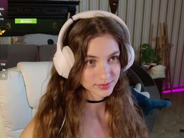 Live sex webcam photo for SarahSupershy #292378692